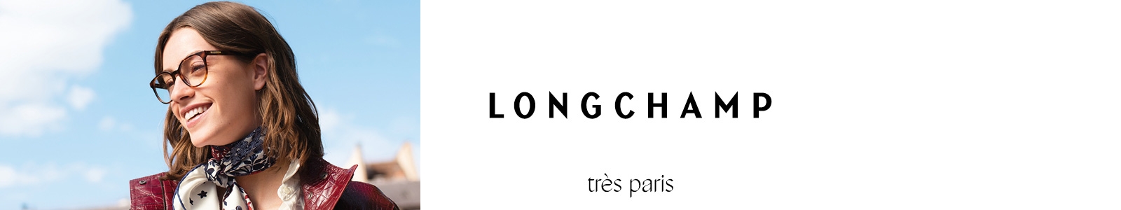 Femme portant des lunettes de vue Longchamp