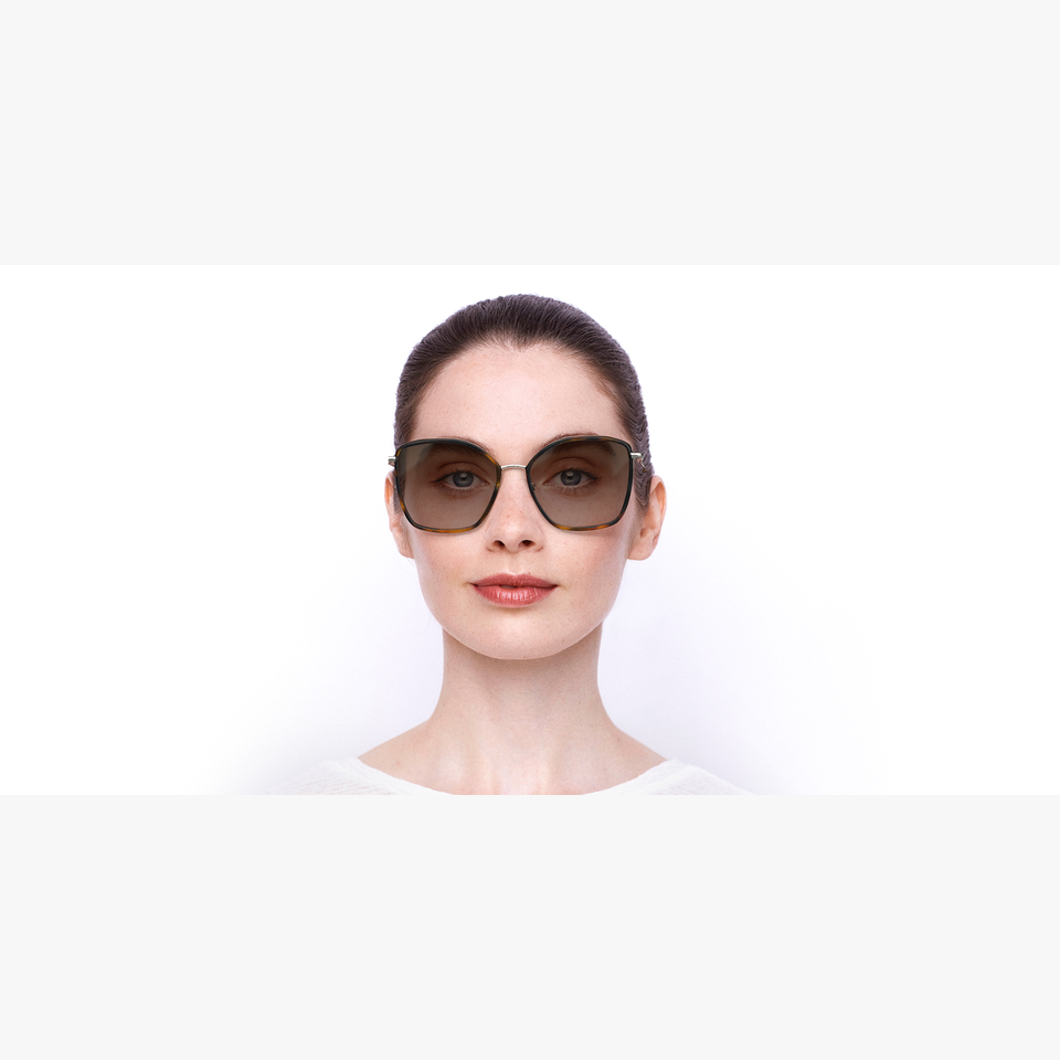 Lunettes de soleil femme LO685S dorée - Vue de face