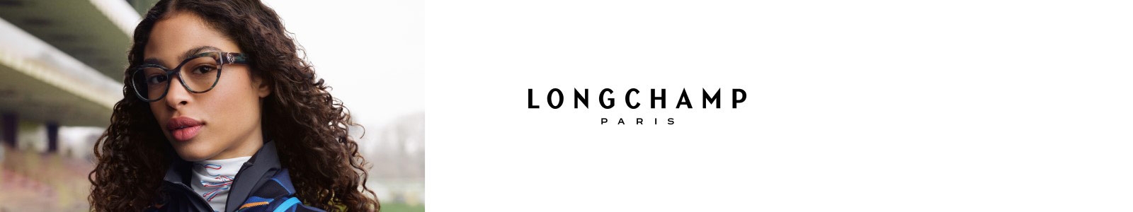 Femme portant des lunettes de vue Longchamp