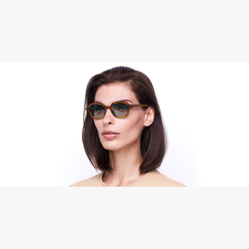 Lunettes de soleil femme VEZENAZ écaille - Vue de 3/4