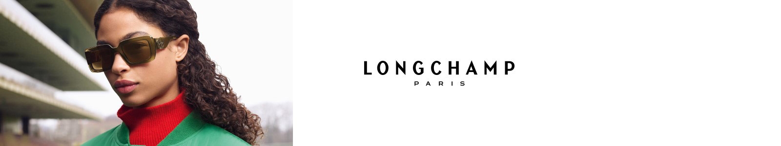 Photo d'une femme portant une lunette de soleil Longchamp