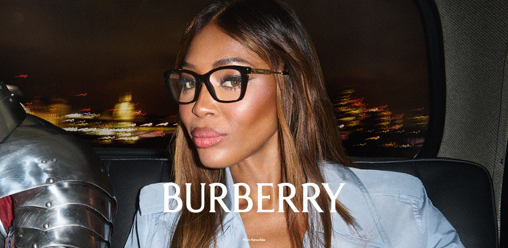 Modèle portant des lunettes de soleil Burberry
