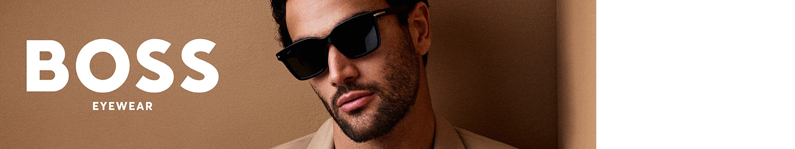Un homme portant une paire de lunette Hugo Boss de forme ronde