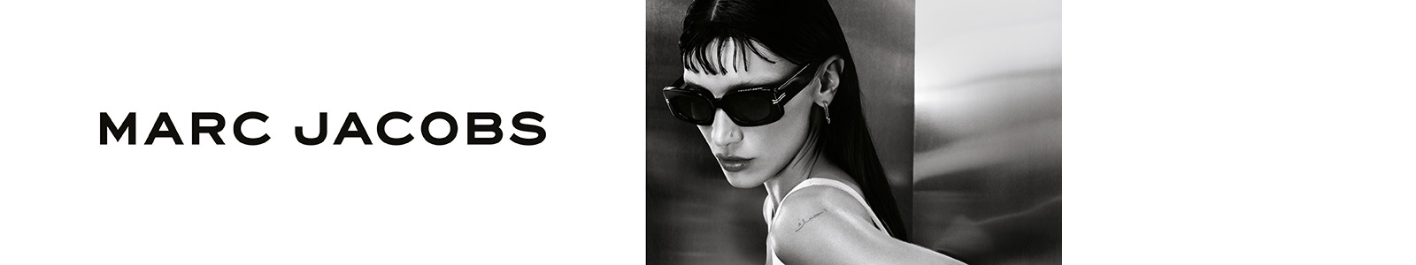 femme portant des lunettes original marc jacobs
