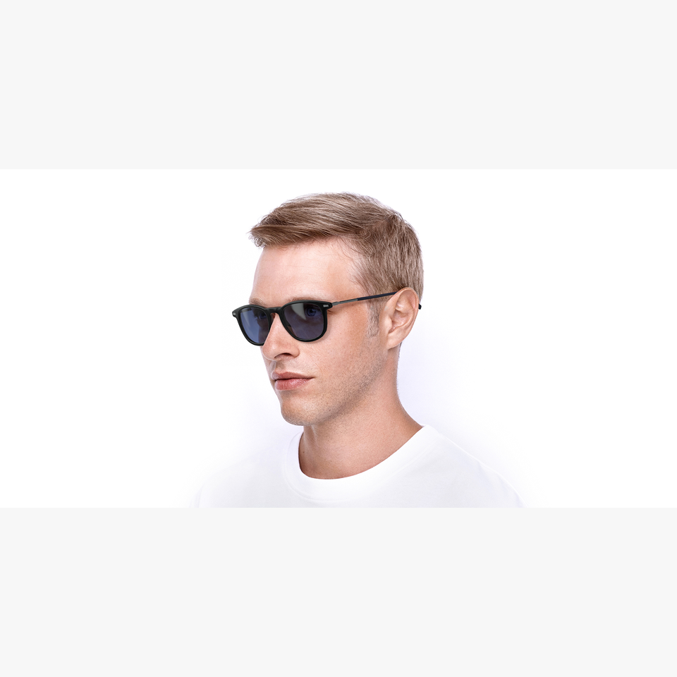 Lunettes de soleil homme 1121S noir/bleu - Vue de 3/4
