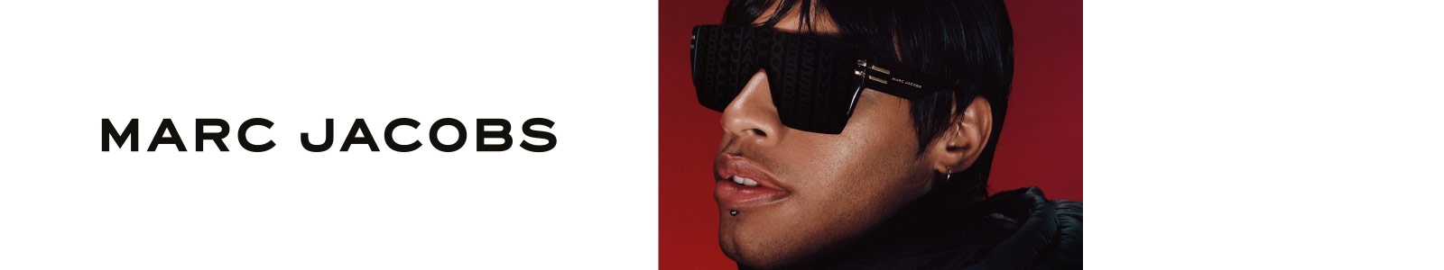 Un homme portant des lunettes de soleil Marc Jacobs