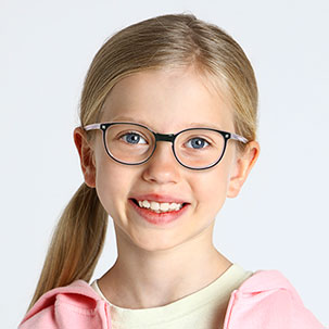 Image d'une fille portant des lunettes reform